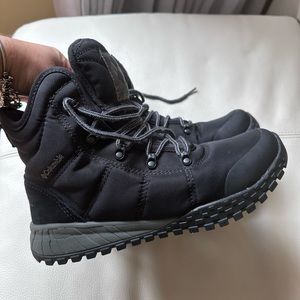 columbia pine bluffs omni tech shoes